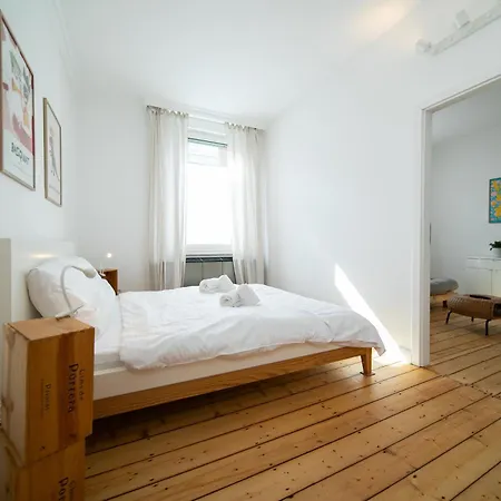 65 Sqm - 2 Schlafzimmer - Balkon - Kueche Apartment