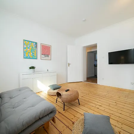 65 Sqm - 2 Schlafzimmer - Balkon - Kueche