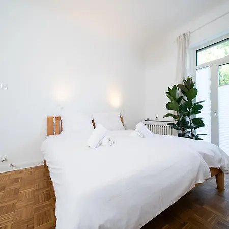 65 Sqm - 2 Schlafzimmer - Balkon - Kueche *