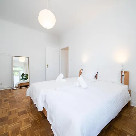 65 Sqm - 2 Schlafzimmer - Balkon - Küche