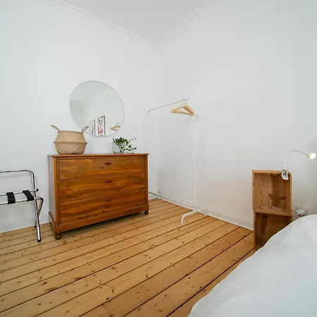 65 Sqm - 2 Schlafzimmer - Balkon - Kueche
