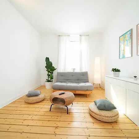 65 Sqm - 2 Schlafzimmer - Balkon - Kueche Apartment