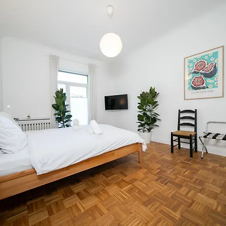 65 Sqm - 2 Schlafzimmer - Balkon - Kueche Neuss