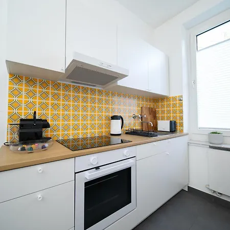 Apartment 65 Sqm - 2 Schlafzimmer - Balkon - Kueche *