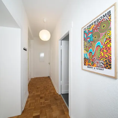 65 Sqm - 2 Schlafzimmer - Balkon - Kueche Neuss