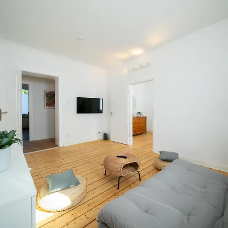 65 Sqm - 2 Schlafzimmer - Balkon - Kueche Neuss