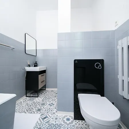 65 Sqm - 2 Schlafzimmer - Balkon - Kueche * Neuss