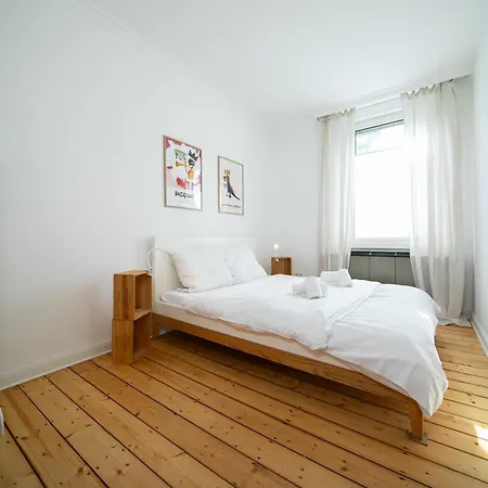 65 Sqm - 2 Schlafzimmer - Balkon - Kueche