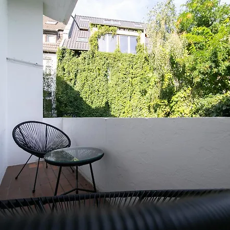 65 Sqm - 2 Schlafzimmer - Balkon - Kueche *