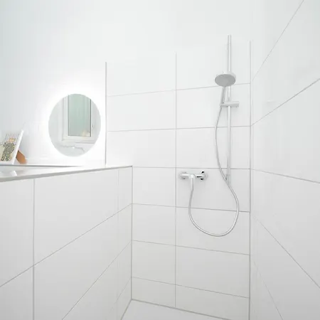Apartment 65 Sqm - 2 Schlafzimmer - Balkon - Kueche *