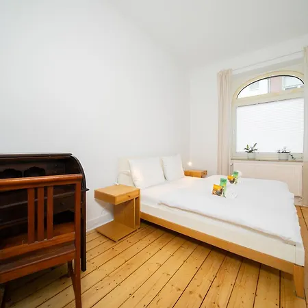 65 Sqm - 2 Schlafzimmer - Balkon - Kueche Apartment Neuss