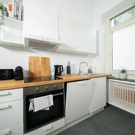 65 Sqm - 2 Schlafzimmer - Balkon - Kueche