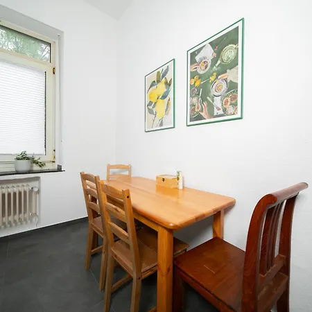 65 Sqm - 2 Schlafzimmer - Balkon - Kueche Apartment