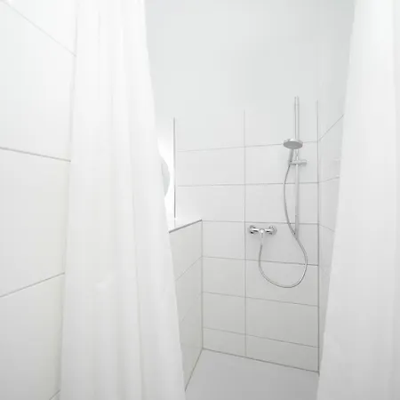 Apartment 65 Sqm - 2 Schlafzimmer - Balkon - Kueche *