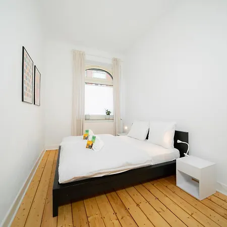 65 Sqm - 2 Schlafzimmer - Balkon - Kueche Apartment Neuss