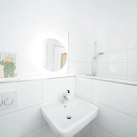 Apartment 65 Sqm - 2 Schlafzimmer - Balkon - Kueche