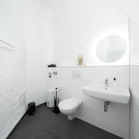 Apartment 65 Sqm - 2 Schlafzimmer - Balkon - Kueche *