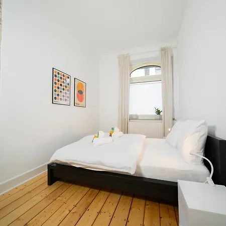 65 Sqm - 2 Schlafzimmer - Balkon - Kueche Neuss