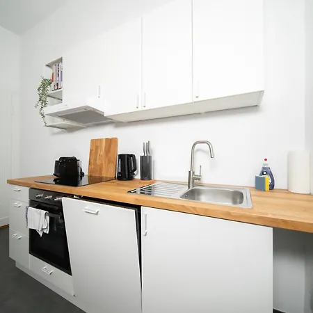 65 Sqm - 2 Schlafzimmer - Balkon - Kueche