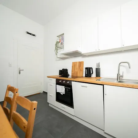 65 Sqm - 2 Schlafzimmer - Balkon - Kueche Apartment