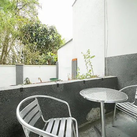 65 Sqm - 2 Schlafzimmer - Balkon - Kueche Apartment