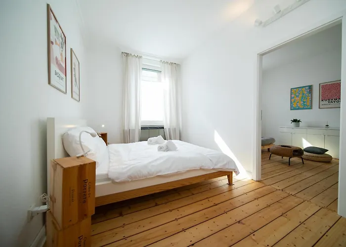 65 Sqm - 2 Schlafzimmer - Balkon - Küche Apartment