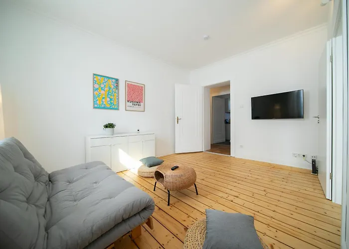 65 Sqm - 2 Schlafzimmer - Balkon - Küche