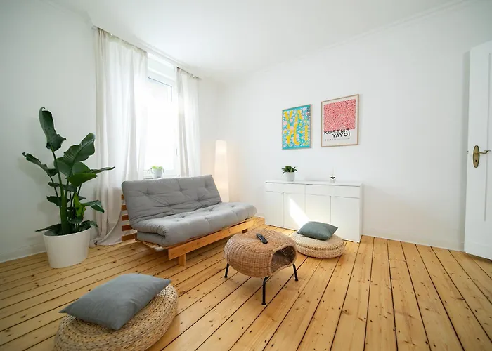65 Sqm - 2 Schlafzimmer - Balkon - Küche Apartment