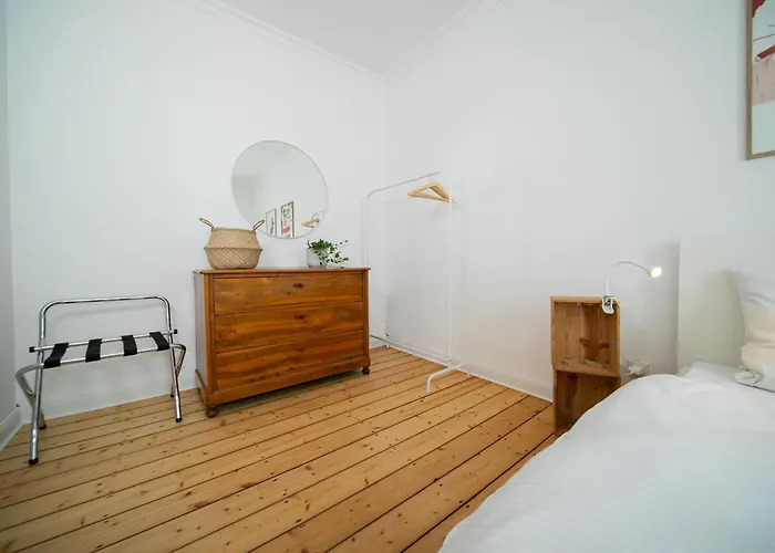 65 Sqm - 2 Schlafzimmer - Balkon - Küche
