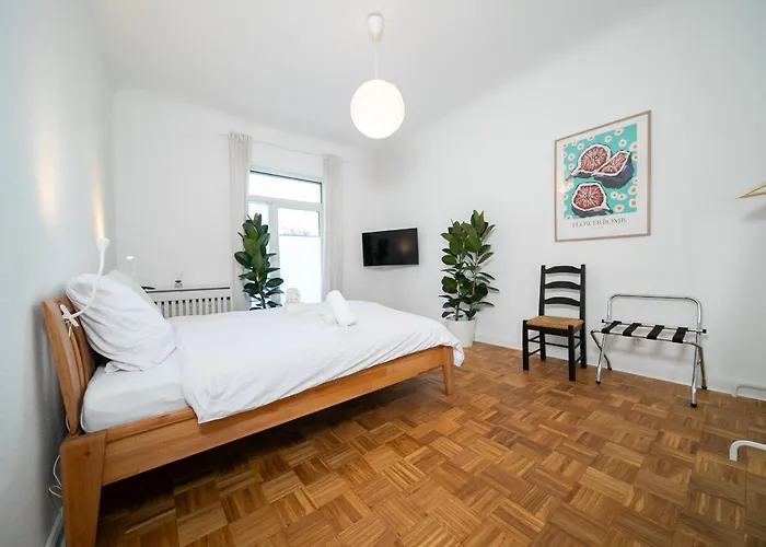 65 Sqm - 2 Schlafzimmer - Balkon - Küche Neuss