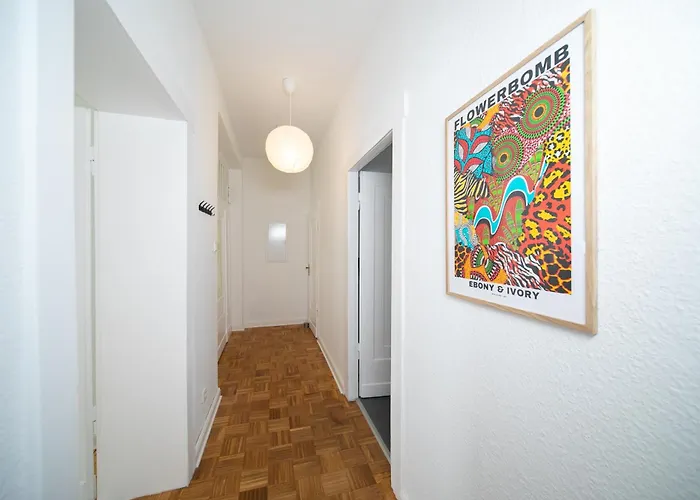 65 Sqm - 2 Schlafzimmer - Balkon - Kueche Neuss
