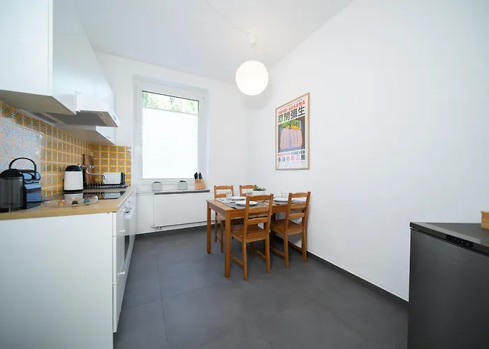 65 Sqm - 2 Schlafzimmer - Balkon - Kueche