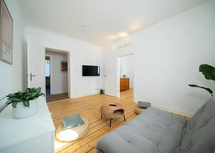 65 Sqm - 2 Schlafzimmer - Balkon - Küche Neuss