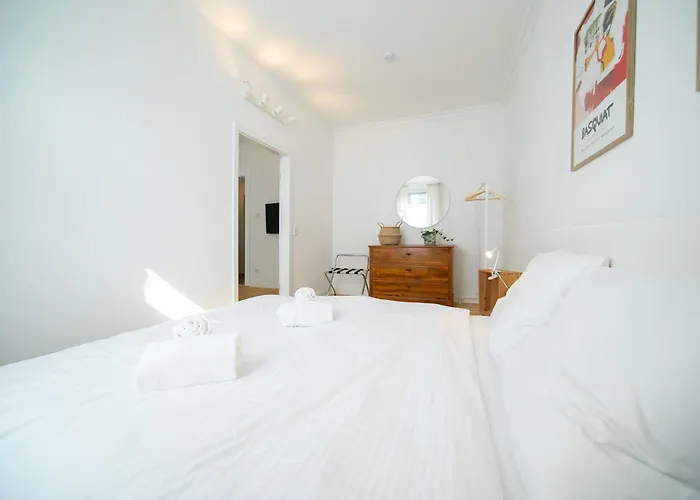 65 Sqm - 2 Schlafzimmer - Balkon - Kueche Neuss