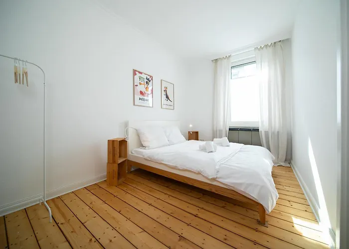 65 Sqm - 2 Schlafzimmer - Balkon - Kueche