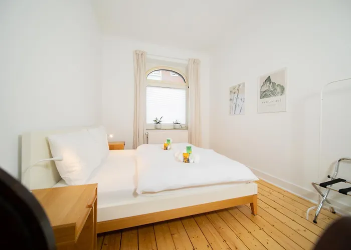 65 Sqm - 2 Schlafzimmer - Balkon - Küche * Neuss