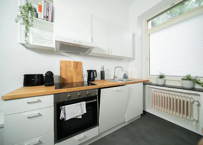 65 Sqm - 2 Schlafzimmer - Balkon - Kueche