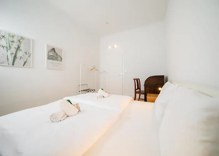 65 Sqm - 2 Schlafzimmer - Balkon - Küche Apartment *