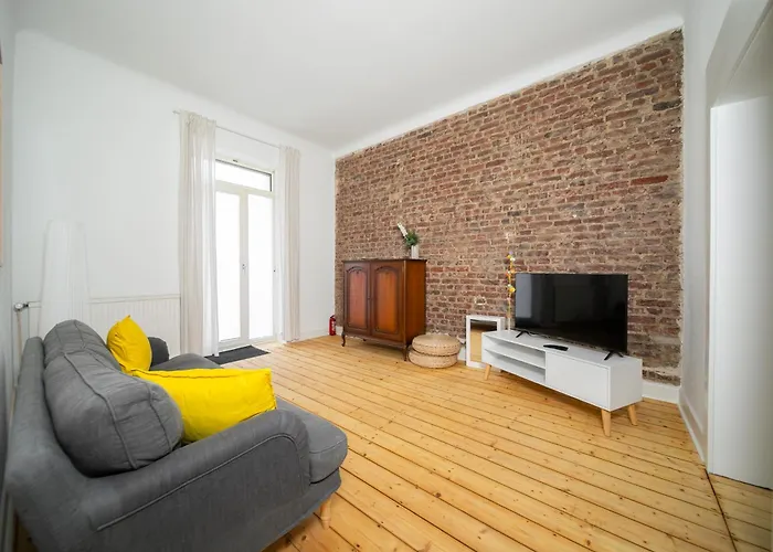 65 Sqm - 2 Schlafzimmer - Balkon - Kueche Lejlighed *