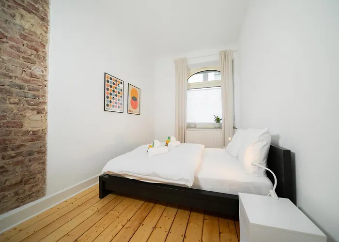 65 Sqm - 2 Schlafzimmer - Balkon - Küche Neuss