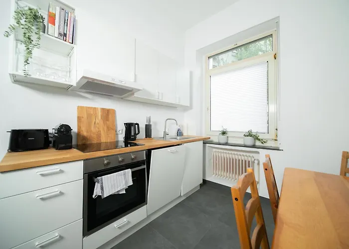 65 Sqm - 2 Schlafzimmer - Balkon - Kueche * Neuss