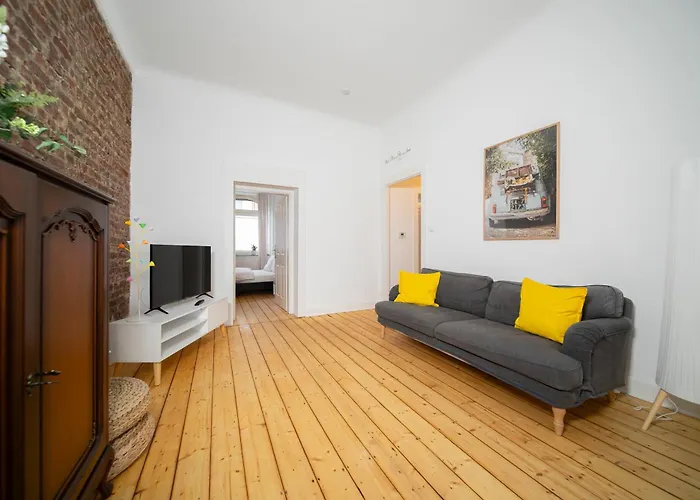 65 Sqm - 2 Schlafzimmer - Balkon - Küche